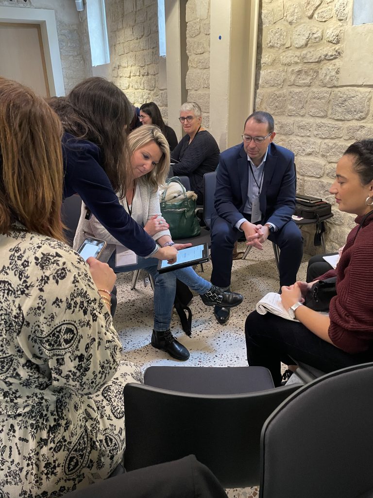 L'AFRC organise des ateliers et des webinaires tout au long de l'année afin d'aider les membres de la communauté à développeur leur expérience client.